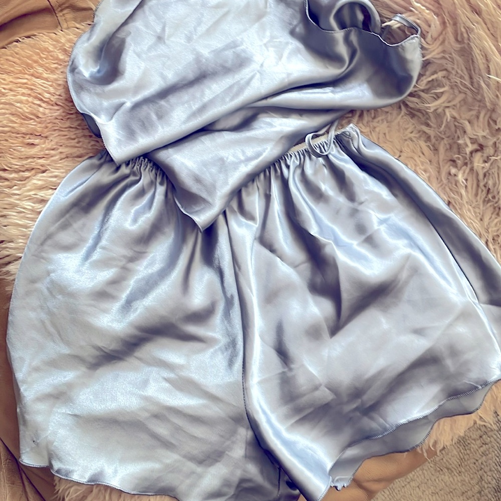 Elegant Women's Satin Sleepwear Set in Silver